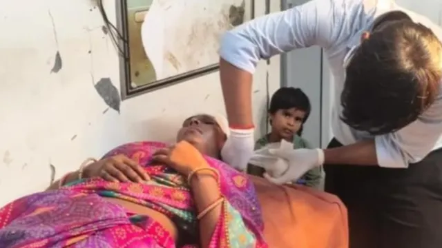 हरदोई में पति की क्रूरता, पत्नी को बाल पकड़कर कार से खींचा; बेटियों को सड़क पर फेंका

