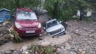 हिमाचल प्रदेश में भारी बारिश का अलर्ट जारी किया गया है।