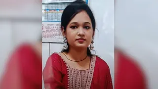 ट्रक में बैग फंसने से युवती की मौत।
