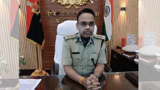 जानकारी देते वरीय पुलिस अधीक्षक कुमार गौतम।