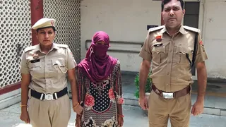 पुलिस गिरफ्त में आरोपित महिला जयंती। जागरण