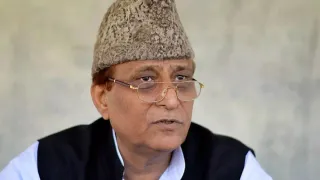 प्रयागराज में 20 साल पुराने पार्क पर कब्जा मामले में आजम खान का नाम।