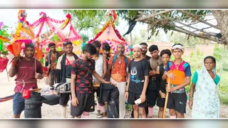 अपने जत्थे के साथ 51 किलो गंगाजल लेकर हरिद्वार से संभल जाते सलमान। जागरण
