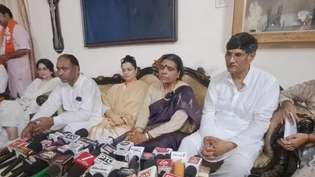 भिवानी में खेल इंफ्रास्ट्रक्चर पर तीखे सवालों से घिरीं भाजपा प्रदेश अध्यक्ष, जवाब देने के बजाय बीच में छोड़ गई प्रेस कॉन्फ्रेंस

