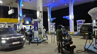 भागलपुर के पेट्रोल पंपों पर बिना झिझक E-20 पेट्रोल भरवा रहे लोग; खेत से आ रही ऊर्जा से घट रही कच्चे तेल पर निर्भरता
