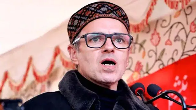 अवंतीपोरा में दर्दनाक सड़क हादसा, एस्कॉर्ट वाहन का टायर फटा, डिप्टी एसपी रफीक अहमद समेत 3 घायल; श्रीनगर रेफर