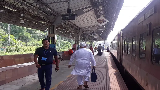 धनबाद में नॉन-इंटरलॉकिंग कार्य से ट्रेनें प्रभावित, कई लेट और कुछ के मार्ग बदले