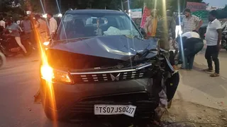 हैदराबाद में एसयूवी ने तीन मोटरसाइकिल सवारों को टक्कर मारी