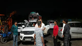 धनबाद के बरवाअड्डा में छापामारी करने पहुंची ओडिशा पुलिस। (फोटो जागरण)