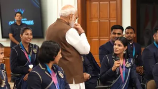 पीएम मोदी ने की मुक्केबाजों से मुलाकात