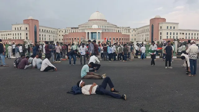 विधानसभा परिसर के पास पहुंचे आंदोलनकारी। फाइल फोटो
