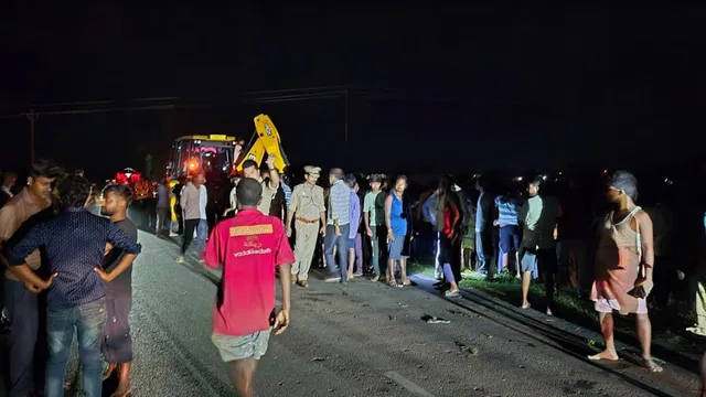 संत कबीर नगर में शव पर दिखे चोट के निशान, पुलिस ने रुकवाया अंतिम संस्कार
