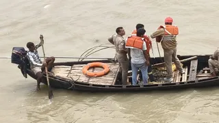 बलिया में गंगा स्नान करते समय युवक डूबा, एनडीआरएफ ने निकाला शव।
