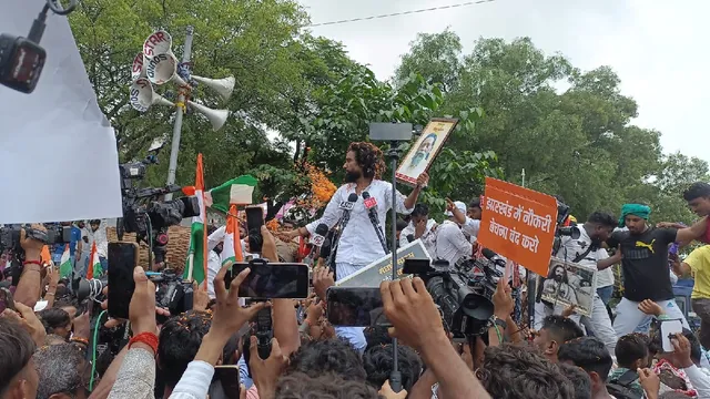 9 दिन से अनशन, शरीर में नहीं ताकत... फिर भी स्ट्रेचर पर विधानसभा मार्च पहुंचे देवेंद्र नाथ महतो