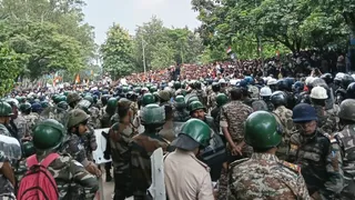 एक्सपायर्ड आंसू गैस के इस्तेमाल का आरोप, छात्रों ने उठाए गंभीर सवाल।