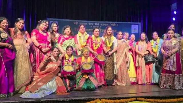 सावन में सजे दिल्ली के बाजार, हरियाली तीज पर हरी चूड़ियों और डिजाइनर साड़ियों की बढ़ी मांग
