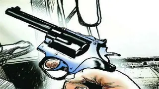 साहिबाबाद के अर्थला में एक निर्माणाधीन इमारत में रील बनाने गए 17 वर्षीय किशोर समीर को सुरक्षा गार्ड ने गोली मार दी