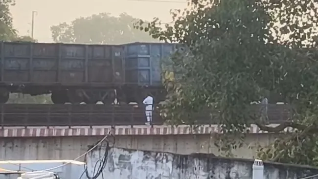 goods train coupling broke 21416