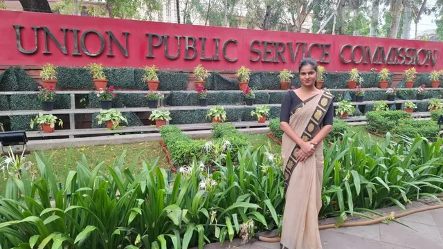 मथुरा की कशिश चौधरी की कामयाबी की कहानी: सीएपीएफ में असिस्टेंट कमांडेंट, अब IAS बनना है टारगेट
