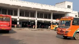 सरकार के फैसले पर खुश हुईं महिलाएं।