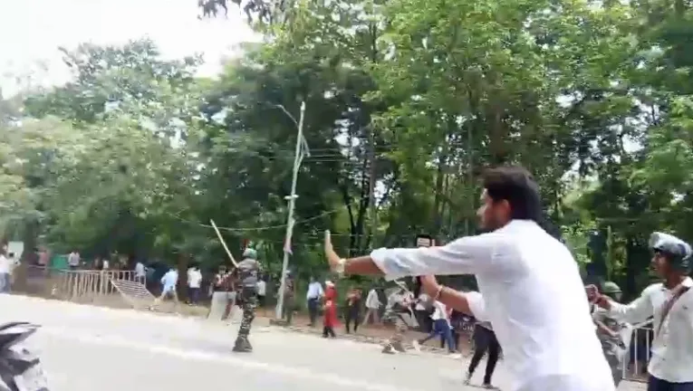 lathicharge