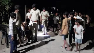 मां और बेटी की मौत के बाद जांच करती पुलिस। फोटो: जागरण