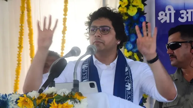 आकाश आनंद का 'अंकल' दांव: बसपा ने बदला रणनीति का गियर, जेन-जी को साधने की तैयारी