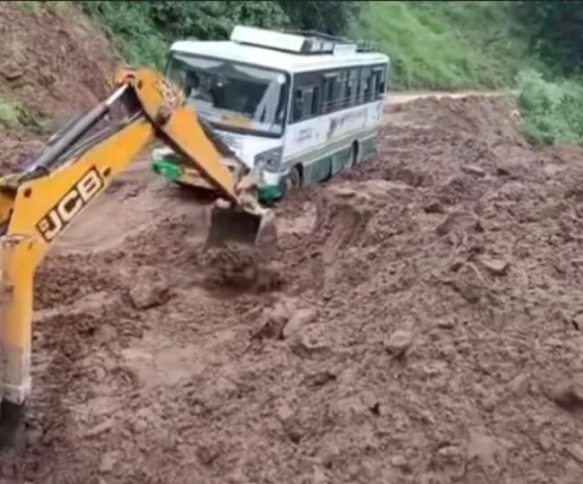 Landslide on HRTC Bus 1