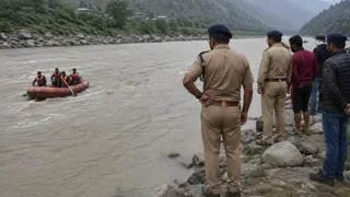 चंबा में रावी नदी में चलाया गया सर्च अभियान। जागरण