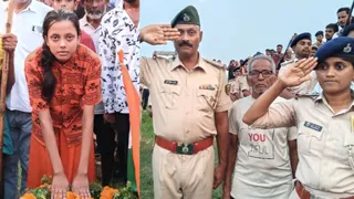अंतिम संस्कार का रस्म निभाती शिवानी और सलामी देते पुलिस अधिकारी व जवान। जागरण