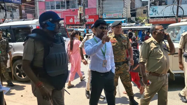 सिवान में प्रदर्शन से पहले पुलिस-प्रशासन अलर्ट, JP चौक पर भारी सुरक्षा बल तैनात; DIG ने संभाला मोर्चा