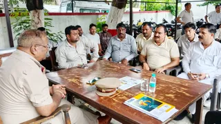थाने में मौजूद नेतागण