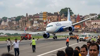 गोरखपुर में रनवे से टकराया विमान का पिछला हिस्सा, 5.5 घंटे फंसे रहे यात्री; मंगाना पड़ा दूसरा प्लेन - indigo flight grounded at gorakhpur tail impact delays delhi route