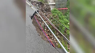 देहरादून में बंद हुई सड़कें।