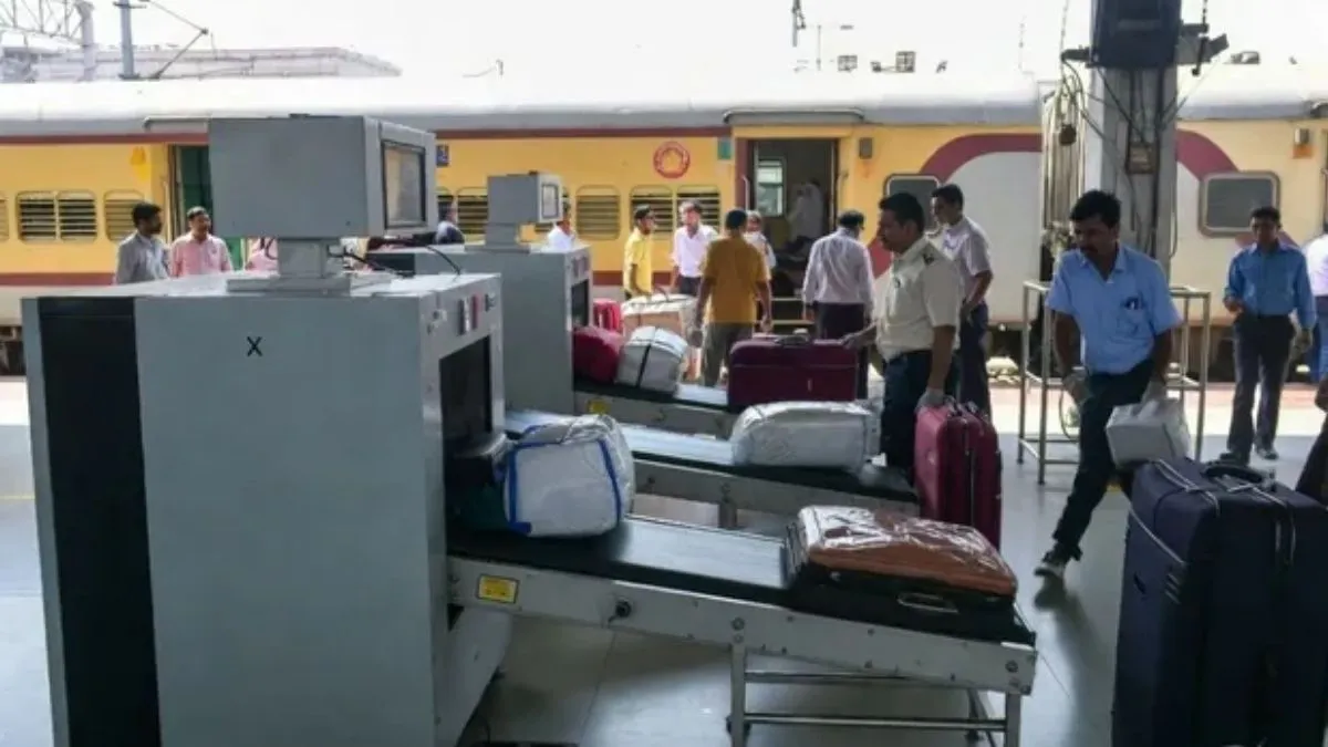 delhi railway station (1)