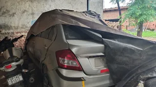 हापुड़ के आयद नगर गांव में बरामद कार। सौ. पुलिस