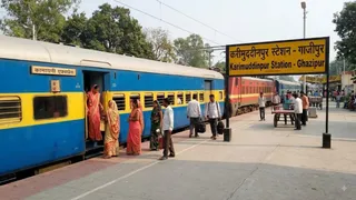 गाजीपुर के करीमुद्दीनपुर में कामायनी एक्सप्रेस का ठहराव, यात्रियों को मिलेगी बड़ी राहत।