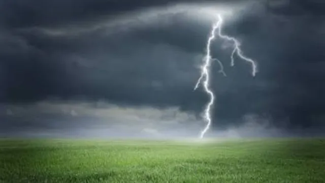 https://www.jagranimages.com/images/2026/08/11/template/image/lightning-strikes--1786472382011.webp