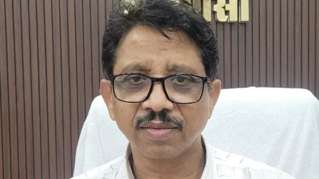 जनता की शिकायतों की अनदेखी पड़ी भारी, वाराणसी के पूर्व सीएमओ निलंबित; शासन ने की कार्रवाई