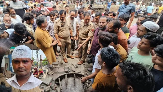 फिरोजाबाद: रसूलपुर में अतिक्रमण हटाने पहुंची टीम, पथराव और जमकर बवाल; दुकानदार का फूटा सिर