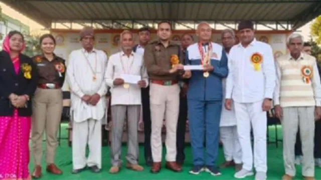 भिवानी के चरखी दादरी में नशे के खिलाफ अलख जगा रहे 77 वर्षीय रामकिशन शर्मा, 15 सालों से चला रहे अभियान
