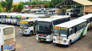 देश में सार्वजनिक बस सेवा में 70% की कमी। (फाइल)