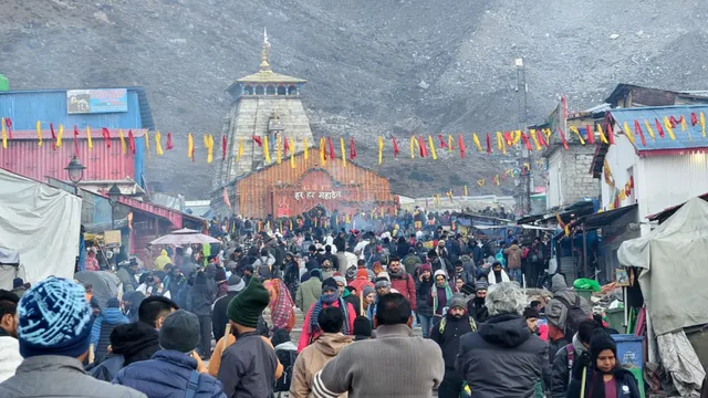 केदारनाथ में मरीज की बिगड़ी हालत, हेली एंबुलेंस से एम्स ऋषिकेश रेफर