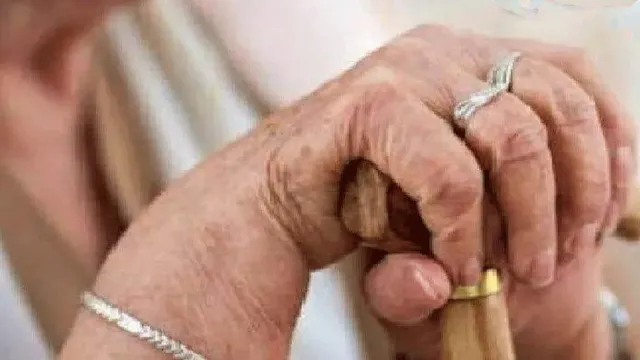 सगा नाती बना हैवान: 90 साल की नानी से दुष्कर्म के बाद दबाया गला, इजाल के दौरान मौत