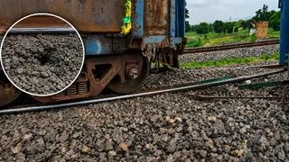 सबौना में कोयला लदी मालगाड़ी के 11 डिब्बे बेपटरी हुए।
