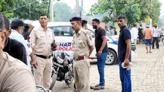 जींद में महिला को पकड़ने आई राजस्थान पुलिस पर पथराव। फाइल फोटो