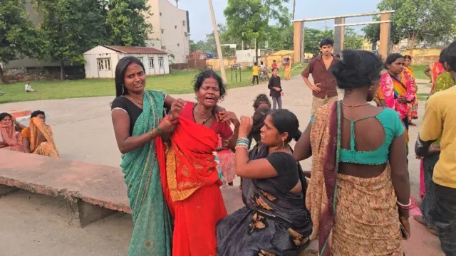 पटना में 400 रुपये के विवाद में दिव्यांग की पीट-पीटकर हत्या, स्वजनों के साथ भी हाथापाई.. पटना में 400 रुपये के विवाद में दिव्यांग की पीट-पीटकर हत्या, स्वजनों के साथ भी हाथापाई..