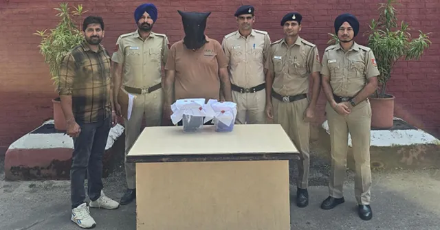 इश्क पड़ा भारी! प्रेमिका से मिलने आया वांटेड अपराधी, पार्क में पुलिस ने हथियारों समेत किया गिरफ्तार.. इश्क पड़ा भारी! प्रेमिका से मिलने आया वांटेड अपराधी, पार्क में पुलिस ने हथियारों समेत किया गिरफ्तार..