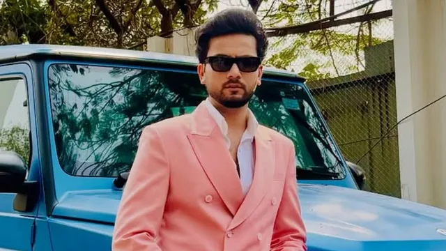 'बॉलीवुड में मेरा कोई नहीं...' Elvish Yadav के हाथ लगा जैकपॉट, परेश रावल के साथ कॉमेडी फिल्म में आएंगे नजर