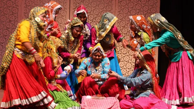 कुरुक्षेत्र में तीज उत्सव में झलकी लोक संस्कृति, हरियाणवी गीतों पर झूमीं महिलाएं
